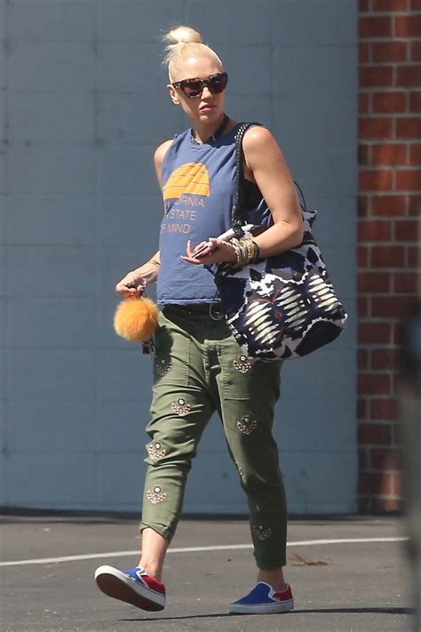 Gwen Stefani Street Style Running Errands In Los Angeles 09 26 2017 • Celebmafia