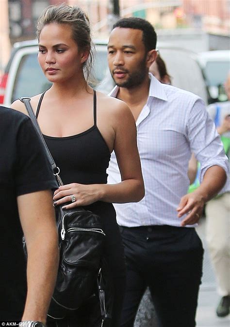 Chrissy Teigen Shows Off Her Figure As She Meets Husband John Legend For Lunch Daily Mail Online