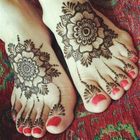 More and more tattoo lovers ink hand tattoos on their fingers or on the back of hand to show their favorite symbols. 20 Inspired Foot Mehndi Designs for Your Beautiful Feet