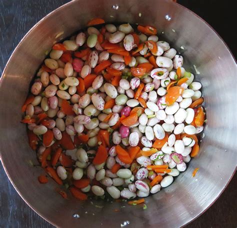 In a separate bowl, mix together flour, baking soda, baking powder, cinnamon, and my husband (who hates cranberries!) loved this recipe. Cranberry Beans, Corn & Tomatoes: A Recipe for a Summer Soup Medley | kitchenlister