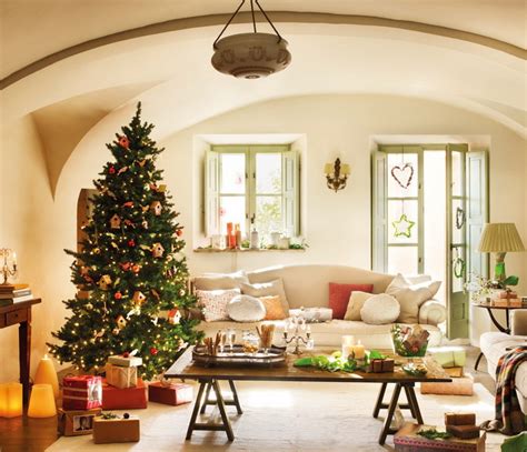 Small Living Room With Beautiful Christmas Decorating