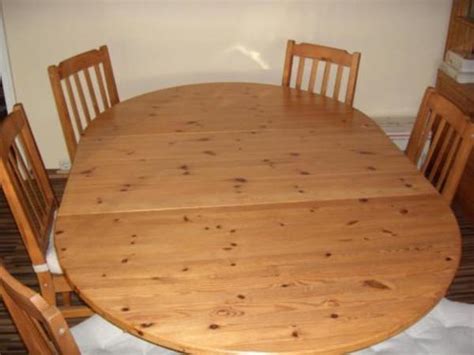 Wir verkaufen unseren neobarock tisch mit 4 stühlen. Runder Tisch von Ikea mit Einlegeboden in Rüsselsheim ...