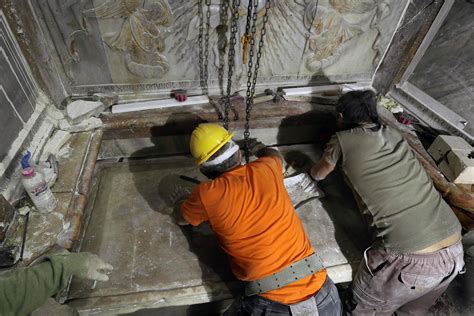 Jesus Burial Slab Uncovered For The First Time In Centuries