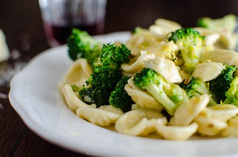 6 oz pasta 3.5 oz broccoli 3 oz smoked salmon 1 garlic clove 1/2 cup cream 1.5 cups water pepper. Orecchiette with broccoli | Food, Main dish recipes, Recipes