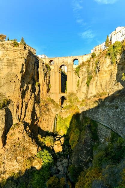 Paisagem Rochosa Da Cidade De Ronda Com A Ponte Puente Nuevo E