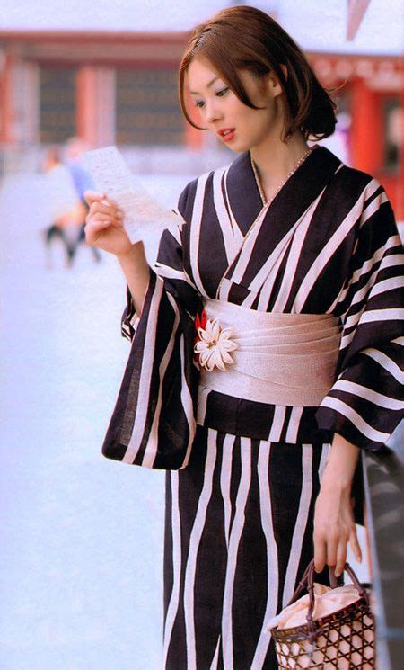 Itou Misaki 伊東美咲 As Anzai Tomoko 安斉智子 Japanese Actress 2006 Kimono