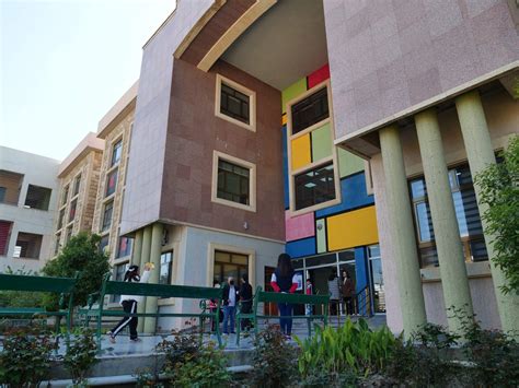High school in Iraq with emphasis on classical education has US ties