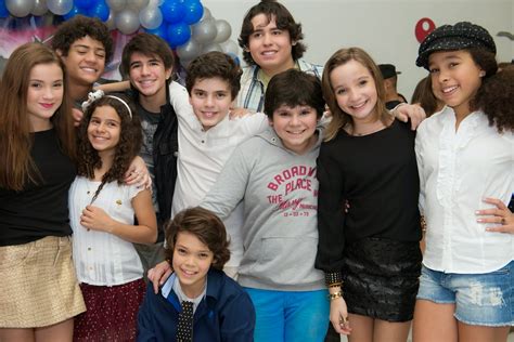 Equipe Chiquititas Ator Mirim Da Novela “chiquititas” Comemora Seu Aniversário Com Elenco Da Trama