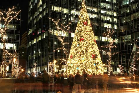 Ice skating rink christmas new york city usa hd stock 221 615 757 framepool footage. PPG Place Christmas Tree & Ice Rink Crowd | David's ...