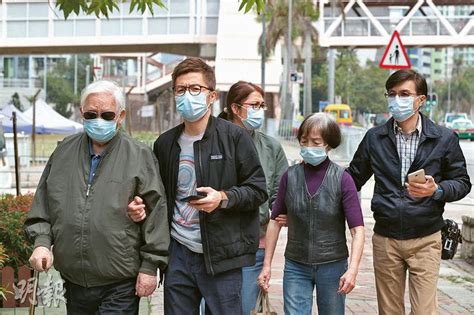 政府已向參與「疫苗資助計劃」的醫生額外分配減活噴鼻式流感疫苗及滅活注射式流感疫苗，以供合資格香港居民接種。 請按此了解更多。 請瀏覽 2020年 12月18日／12月3日／10月22日的相關新聞公報。 首日6000人打疫苗 多無預約長者撲空 社協批資訊發放差 次輪20萬名額周一供預約 - 明報加西版(溫哥華) - Ming Pao ...