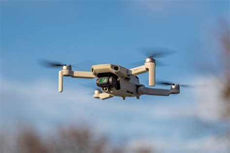 Small but mighty, dji mini 2 features 4k videos, 4x zoom, and stunning panoramas, allowing you to just how light is dji mini 2? Thanks to DJI updates, the Mavic Mini is a completely different drone today than it was when it ...