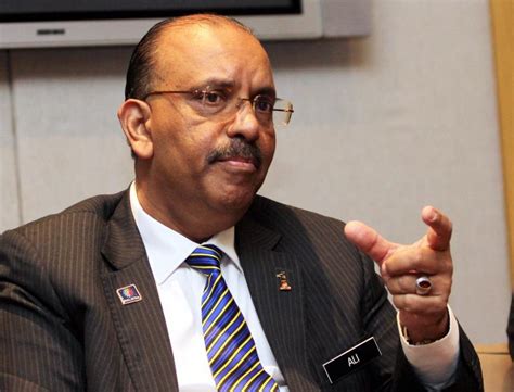 Bekas ketua setiausaha negara tan sri dr ali hamsa memberitahu mahkamah tinggi di kuala lumpur hari ini bahawa beliau merujuk kepada nota percakapan diberikan pejabat perdana menteri (pmo) ketika mempengerusikan mesyuarat penyelarasan laporan audit 1malaysia development berhad. Tak Perlu Sekat Penjawat Awam Guna Internet - Ali Hamsa ...