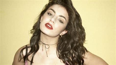 Charli Xcxs Body Measurements Including Breasts Height And Weight