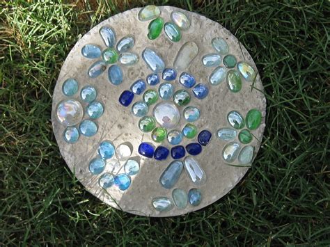 These easy diy garden stepping stones made with concrete were stamped with a rubber doormat! Stepping Stones · How To Make A Stepping Stone ...