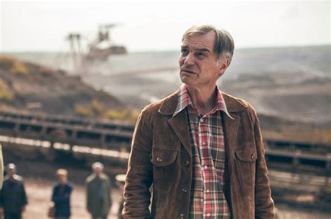 Svého otce ale příliš neužil. Svět pod hlavou — Česká televize