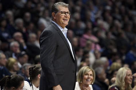Geno Auriemma Fastest To 1000 Wins In College Hoops History
