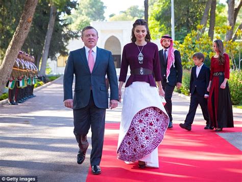 Queen Rania Of Jorndan Wears A Bizarre Inside Out Skirt Daily Mail Online