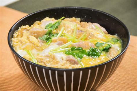 Traditional japanese cuisine is known as washoku (和食). Oyakodon - One of Popular Donburi Dishes Using Chicken ...