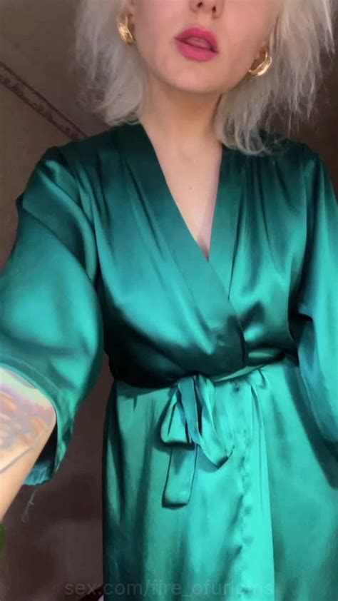 Fire Ofurloins Green Robe 🤗 Blonde Tease Dance Ass