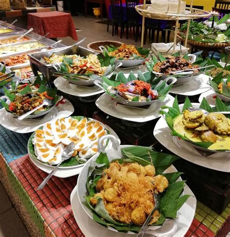 There are easily thousands of satay stalls in klang valley. 6 Muslim-Friendly Buffets In KL That Are Delicious And ...