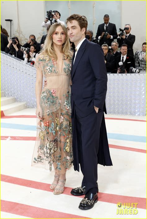 Robert Pattinson Suki Waterhouse Walk Rare Red Carpet Together At Met Gala Photo