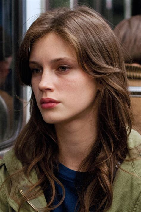 Marine Vacth Joven Y Bonita Hairstyles For Round Faces Baddie