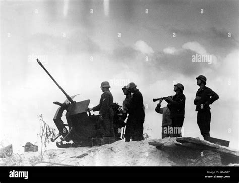 German Flak In Position Stockfotos Und Bilder Kaufen Alamy