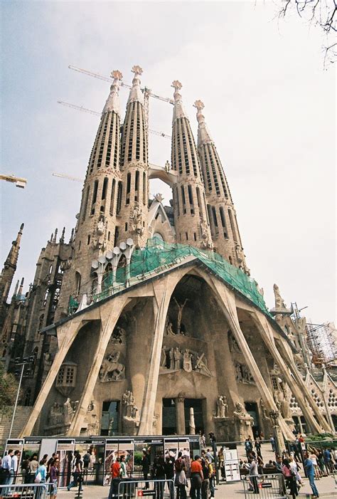 Barcelona Cathedral Gaudi - BARCELONA: MODERNISM ROUTE ~ Beautiful ...