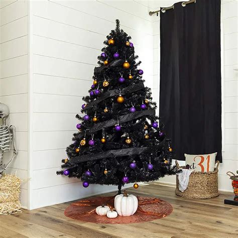 Black Christmas Trees Are Becoming More Popular And Its Easy To See