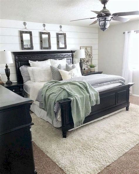 63 Beautiful Master Bedroom Decorating Ideas 38 In 2020 Rustic Master Bedroom Farmhouse Style