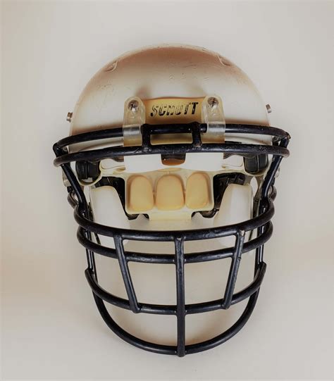 Buying guide for best football helmets. Medium - White Adult Schutt DNA Pro+ Football Helmet ...