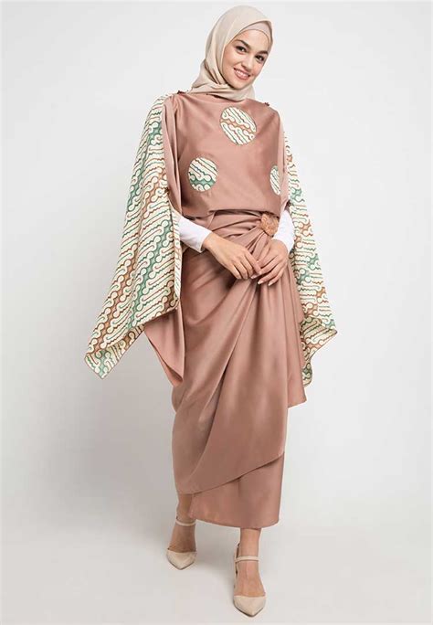 √ 30 Model Gamis Batik Modern Kombinasi Brokat Pesta