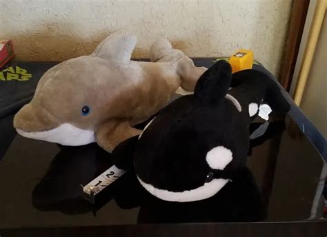 Sea World Shamu Plush Large 16 Orca Killer Whale And Dolphin Stuffed