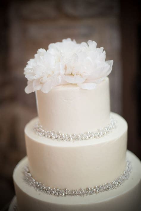 7 Sweet Simple Wedding Cakes Weekly Wedding Inspiration