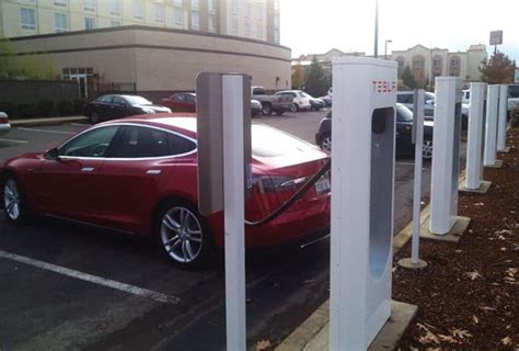 Superchargers are tesla's solution to electric vehicle fast charging. Tesla : l'accès gratuit à vie aux Supercharger, c'est fini