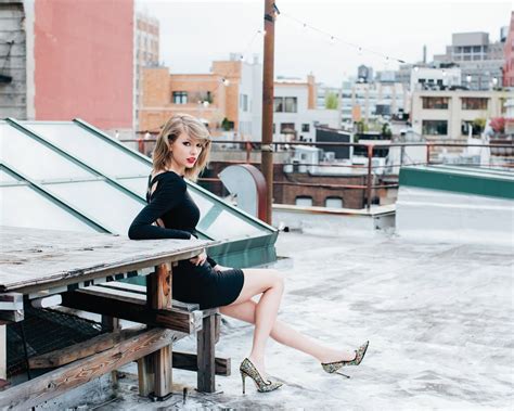 Taylor Swift Sitting Taylorswiftpictures