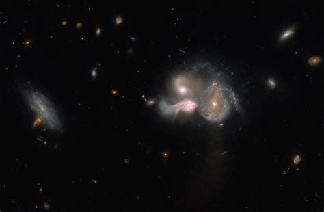 Hubble Spots Trio Of Colliding Star Forming Galaxies Scinews