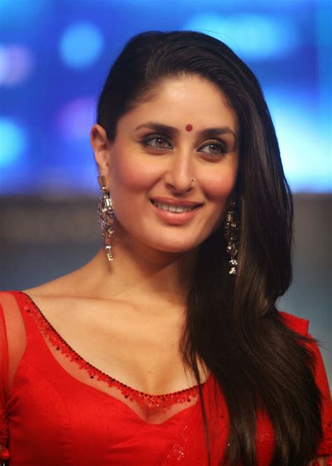 High Quality Bollywood Celebrity Pictures Kareena Kapoor Super Sexy Skin Show In Red Saree At