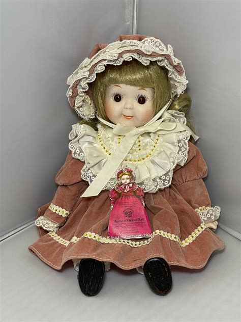 Victoria Ashlea Originals Porcelain Musical Doll 12 Tall