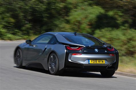 There, this bmw electric sports car and its distinctive design will join a host of its legendary ancestors in the company's model back catalog. BMW i8 Performance, Engine, Ride, Handling | What Car?