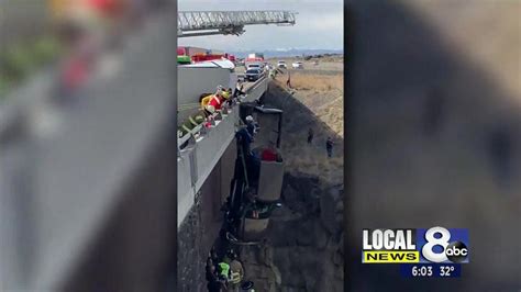Rescuers Save 2 From Pickup Dangling Over Deep Idaho Gorge Youtube