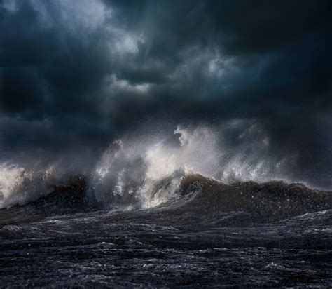 Breathtaking Photos Of Ocean Waves On A Stormy Evening In Montauk