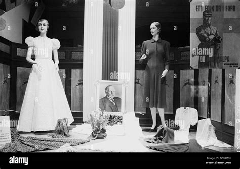 1940s Shop Window High Resolution Stock Photography And Images Alamy