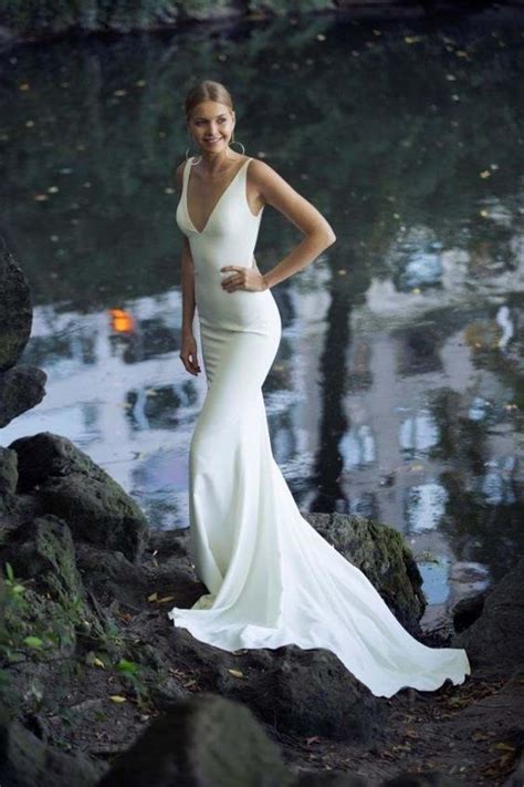 Ivory Beach Mermaid Wedding Dresses Sexy Deep V Neck Simple Elegant