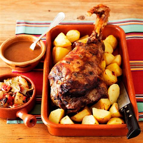 Gigot dagneau au four et pommes de terre sautées Recettes