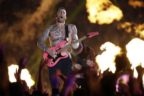 Review Thank U Next Maroon 5′s Super Bowl Halftime Show Was Basic