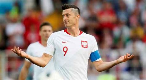 Robert lewandowski is a forward who has appeared in 25 matches this season in bundesliga, playing a total of 2103 minutes.robert lewandowski scores an average of 1.5 goals for every 90 minutes that the player is on the pitch. Lewandowski rested for Poland's next two games