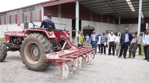 Nouvelle Usine De Tracteurs Au Cameroun