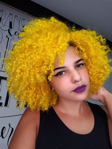 Undo the bottom left section and apply the dye to it. #yellowhair #cabeloamarelo #cachosamarelos #yellow # ...