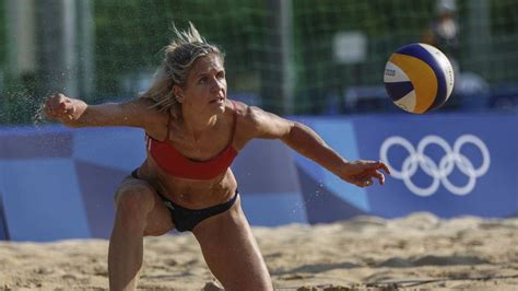 What Are The Differences Between Indoor Volleyball And Beach Volleyball